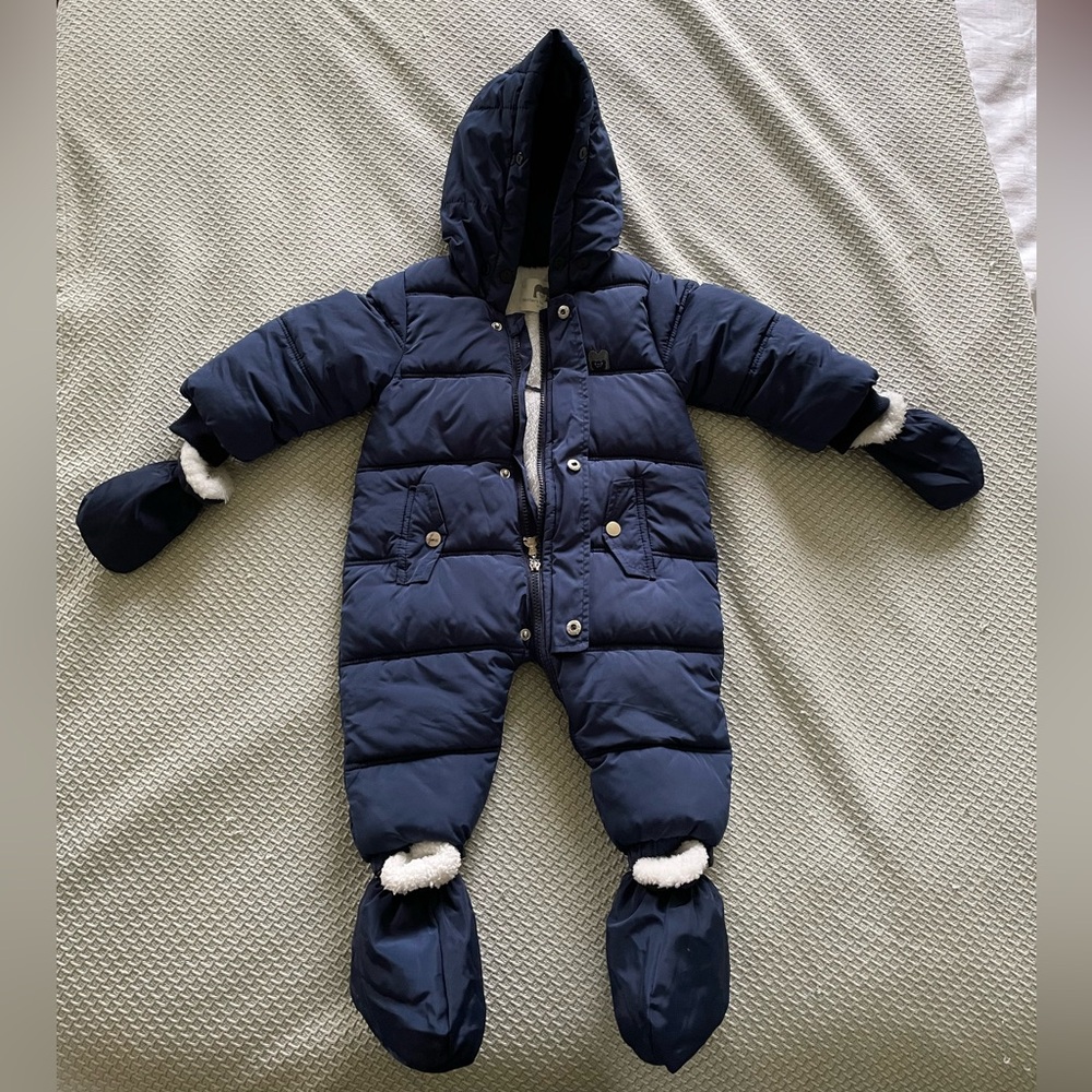 Adorable snowsuit with snap on mittens and booties 12 - 18 mo